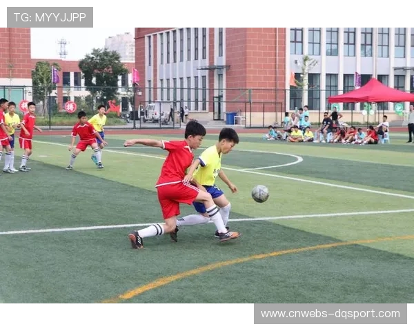 西甲俱乐部联合社区开展青少年足球计划，万人参与基层培训