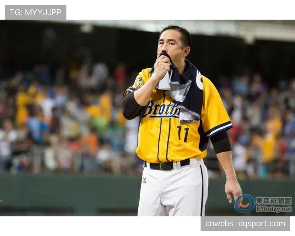 客队牛棚投手在热身时被主队球迷“嘘声”干扰，引发双方球迷网络论战